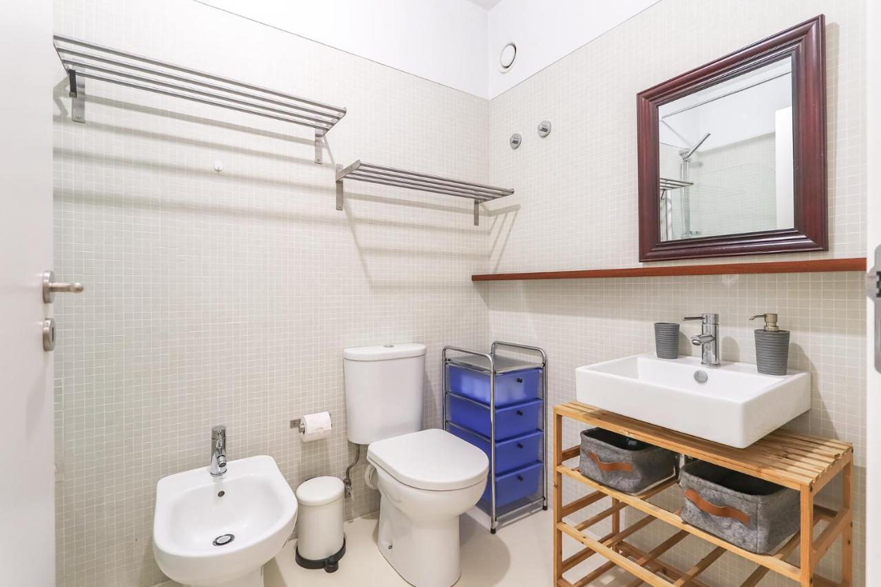 Portucale ! Charming Loft With Garage Apartment *
